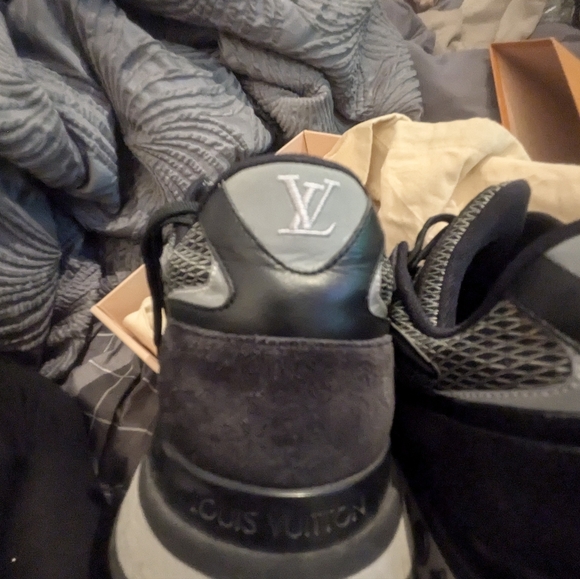 LV sneaker black color in perfect condition size 43 100% authentic/  Mercari - Picture 15 of 16